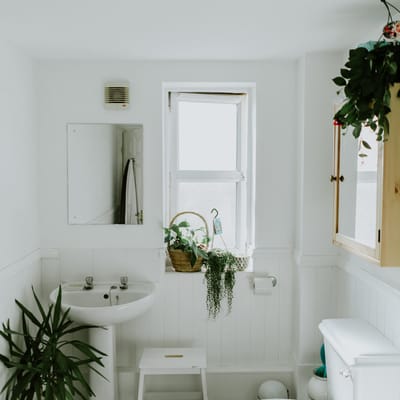 Low maintenance bathroom and bathroom cleaning tips